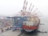 Найбільший у світі контейнеровоз зайшов у китайський порт