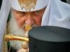 Патриарх Кирилл провел молебен на Владимирской горке