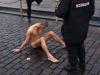 Художник-акционист прибил свои гениталии гвоздем к брусчатке на Красной площади