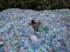Море пластиковых бутылок