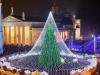 В Вильнюсе зажгли уникальную рождественскую елку из 50 тысяч огоньков