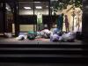 Жители Львова принесли мусор под вход в фирменный магазин «Рошен» 