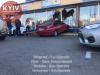 Київ: мадам на BMW потрощила припарковані автівки і зупинилася у вітрині Епіцентру