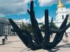 На Михайловской площади в Киеве появились огромные щупальца