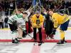Канадские хоккеисты снова вышли на лед в форме с украинской символикой 