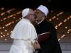 Понтифик и имам: исторический поцелуй в Эмиратах