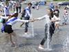 В Киеве выпускники устроили купания в фонтанах