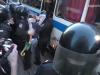 Удар в живіт – російський ОМОН «забезпечує порядок» на мітингах у Москві 