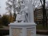 В сети высмеяли новый памятник Ярославу Мудрому в Сумах