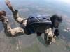 Десантники тестують американські парашути