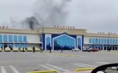 Іран вперше атакував Азербайджан, під ударом аеропорт::<span style="font-weight:normal">Іран у четвер, 5 березня, атакував Азербайджан. Безпілотник вдарив по Міжнародному аеропорту Нахічевань.</span>