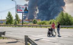 Пожежа на складі Wildberries — логістичний центр в Електросталі досі горить після удару::<span style="font-weight:normal">Дим видно на 200 км: мегасклад Wildberries під Москвою другу добу палає після атаки дронів</span>