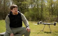 У Росії підірвали міл-блогера та розробника FPV-дронів::<span style="font-weight:normal">Генерального директора компанії "Уралдронзавод", яка виробляє FPV-дрони "Упирь" й автора провоєнного російського Telegram-каналу "Повернутые на войне" Володимира Ткачука підірвали у власному авто під Єкатеринбургом.</span>