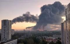 Московський НПЗ горить в Росії після атаки дронів 20 вересня::<span style="font-weight:normal">Унаслідок нічної атаки дронів у Москві спалахнув нафтопереробний завод "Газпромнефть-МНПЗ".</span>