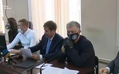 Прокурори заявили про завершення досудового слідства щодо Порошенка, захист кличе Венедіктову в суд::<span style="font-weight:normal">Сторона обвинувачення заявила про завершення досудового розслідування у кримінальному провадженні проти п’ятого президента України Петра Порошенка, в якій 8 липня суд розглядає обрання йому запобіжного заходу. Захист Порошенка при цьому звернув увагу на те, що ще 7 липня обвинувачення просило Печерський райсуд Києва продовжити термін досудового розслідування до 10 жовтня. Крім того, адвокати звернули увагу на розбіжність у датах документів, наданих прокурорами. Захисник Ігор Головань закликав викликати до суду генерального прокурора Ірину Венедіктову, щоб вона роз’яснила ситуацію.</span>