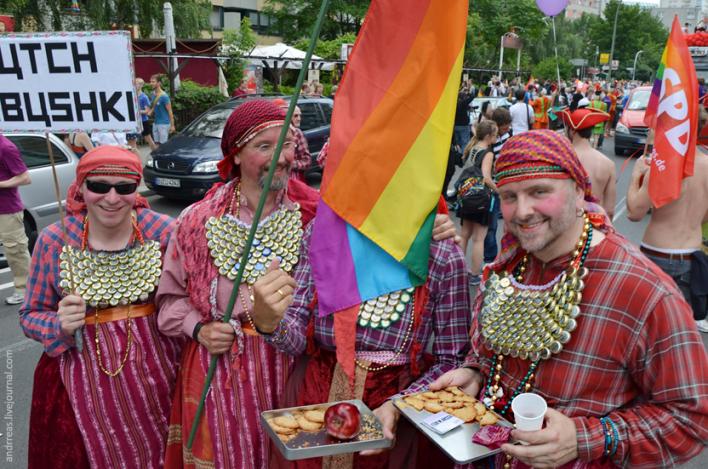 Около 700 тысяч человек пришли в субботу, 23 июня, на ежегодный гей-парад в