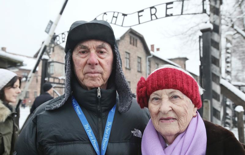 В одной из печей Освенцима нашли спрятанные узниками предметы