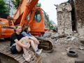 У Києві почали демонтаж модерністської будівлі «Квіти України», роботи зупинили активісти