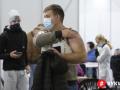У масках та майже без черг: як у Києві вакцинуються проти COVID-19 