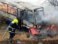 На Дніпропетровщині ліквідовано пожежу внаслідок зіткнення автобусу та автомобілю
