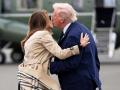 Як мило: папараці заскочили Дональда Трампа з Меланією за поцілунками в аеропорту
