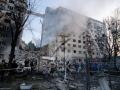 Російські окупанти вдарили по багатоповерхівці в Солом'янському районі Києва балістичною ракетою