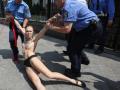 FEMEN отметили развод Путина