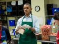 Обама готовит сэндвичи