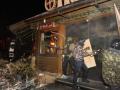 Неизвестные разбили стекла в киевском ресторане «Опанас»