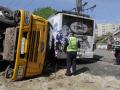 Столкновение автомобиля с троллейбусом в Киеве
