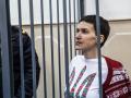Надія Савченко виснажена й схудла доствалена в суд