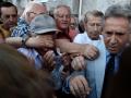 Пенсионеры Греции берут банки штурмом