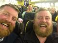 Удивительная встреча: мужчина случайно нашел своего двойника в самолете 