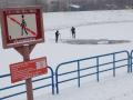 Жители Зеленограда поспорили, выдержит ли лед на пруду «Приору». Не выдержал