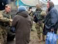 Військовослужбовці ЗСУ допомагають місцевому населенню