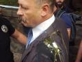 Нардепа Олега Барну під Верховною радою мітингувальники закидали яйцями