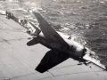 Камикадзе Второй мировой: редкие фото разбивающихся самолетов