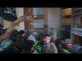 Конфлікт під «Жовтневим палацом»: мітингувальники розбили вікна 