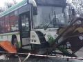 Второй раз за неделю: автобус въехал в остановку в Москве, двое погибших