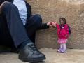 Самый высокий мужчина и самая низкая женщина поучаствовали в эффектной фотосессии в Египте 