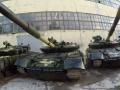 Никакой охраны: в Харькове сталкеры беспрепятственно проникли на танковую базу 