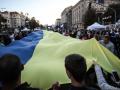 На Хрещатику розгорнули найдовший прапор України 