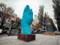 В центре Киева появилась гигантская синяя рука