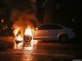 Спалене авто, шини і фаєри під посольством Росії