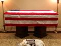 Верность: лабрадор Джорджа Буша-старшего прилег у гроба своего владельца накануне прощания с политиком