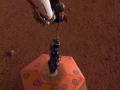 Как «дрожит» Марс: зонд InSight разместил на поверхности планеты сейсмометр