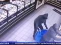 Ограбление ювелирного магазина в Кривом Роге: видео с камеры наблюдения