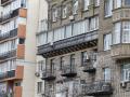Война с безвкусицей: подборка самых ужасных балконов Киева, портящих дома