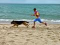 Ломаченко: тренировка с собакой на берегу моря