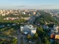Киевский Подол в лучах летнего утреннего солнца